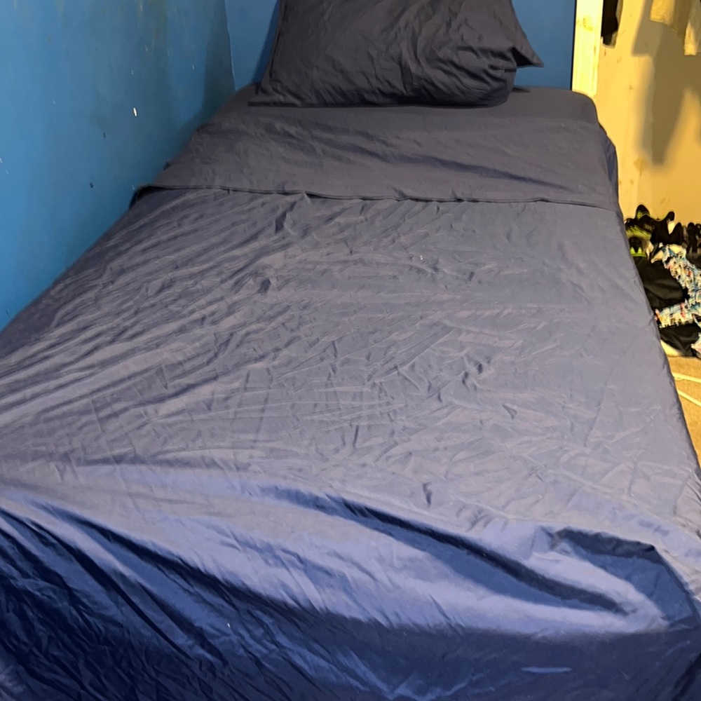 Bed set - Picture 3 of 3
